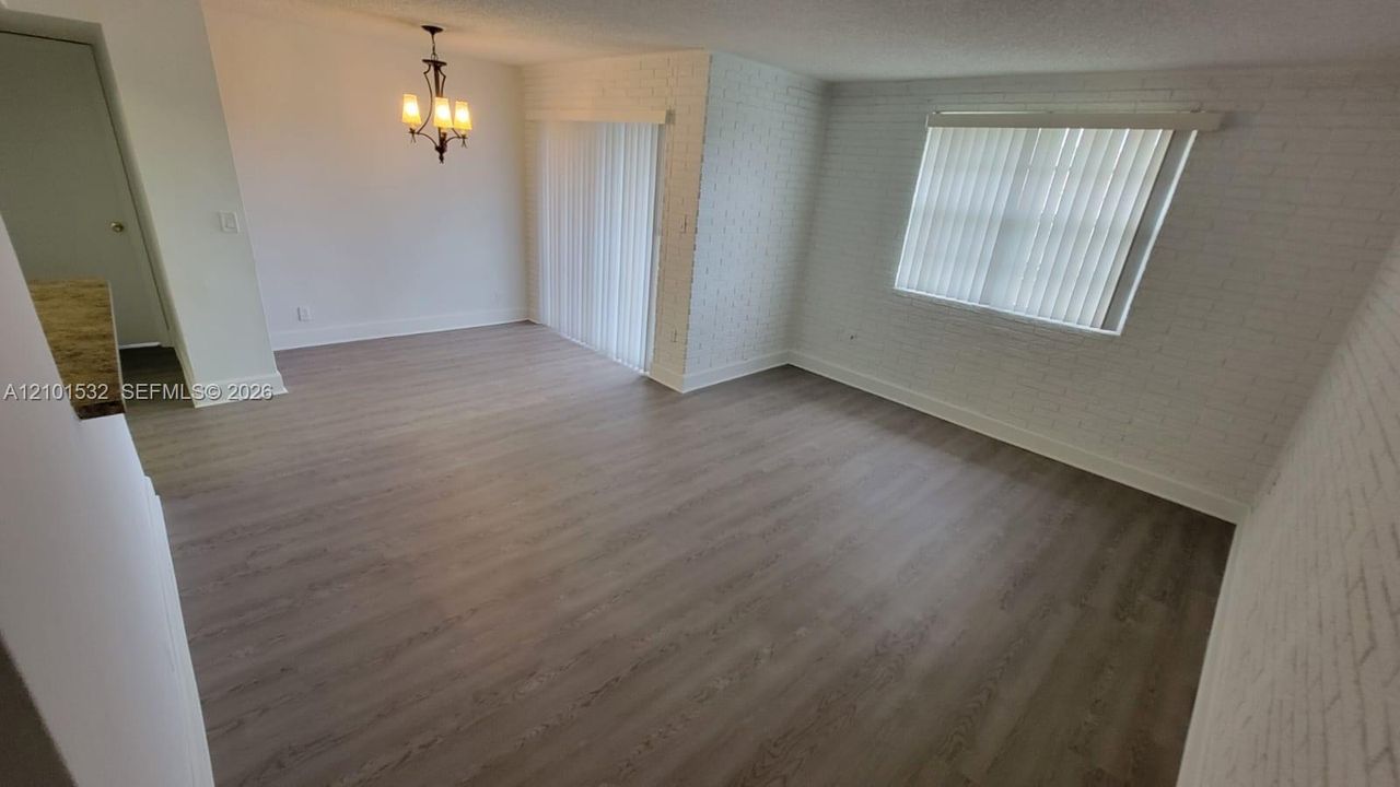 For Sale: $223,000 (1 beds, 1 baths, 785 Square Feet)