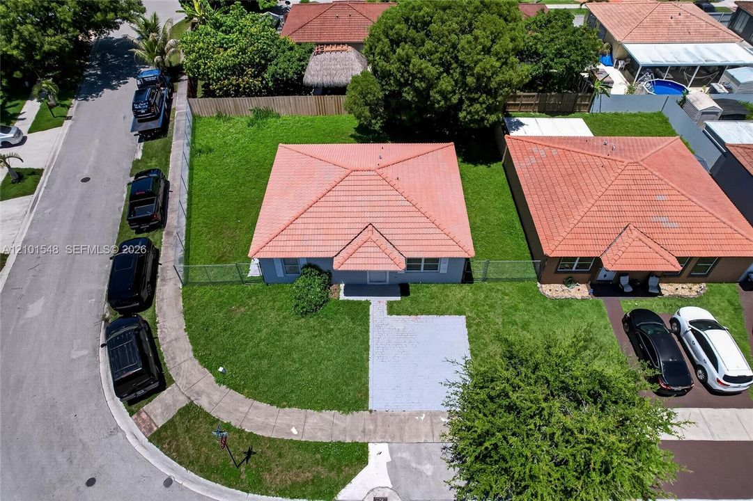 На продажу: $550,000 (3 спален, 2 ванн, 1221 Квадратных фут)