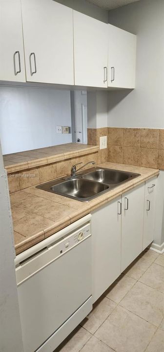 В аренду: $1,700 (1 спален, 1 ванн, 707 Квадратных фут)