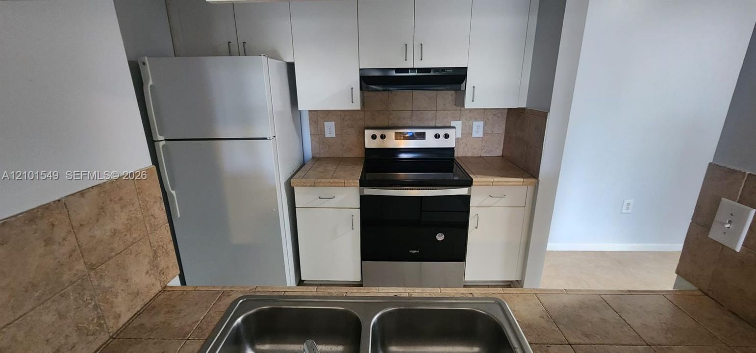 В аренду: $1,700 (1 спален, 1 ванн, 707 Квадратных фут)