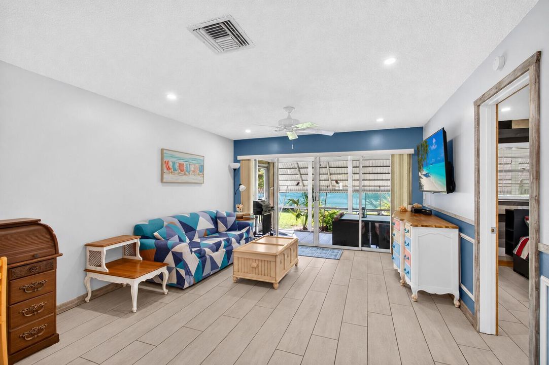 02_living_room_clean