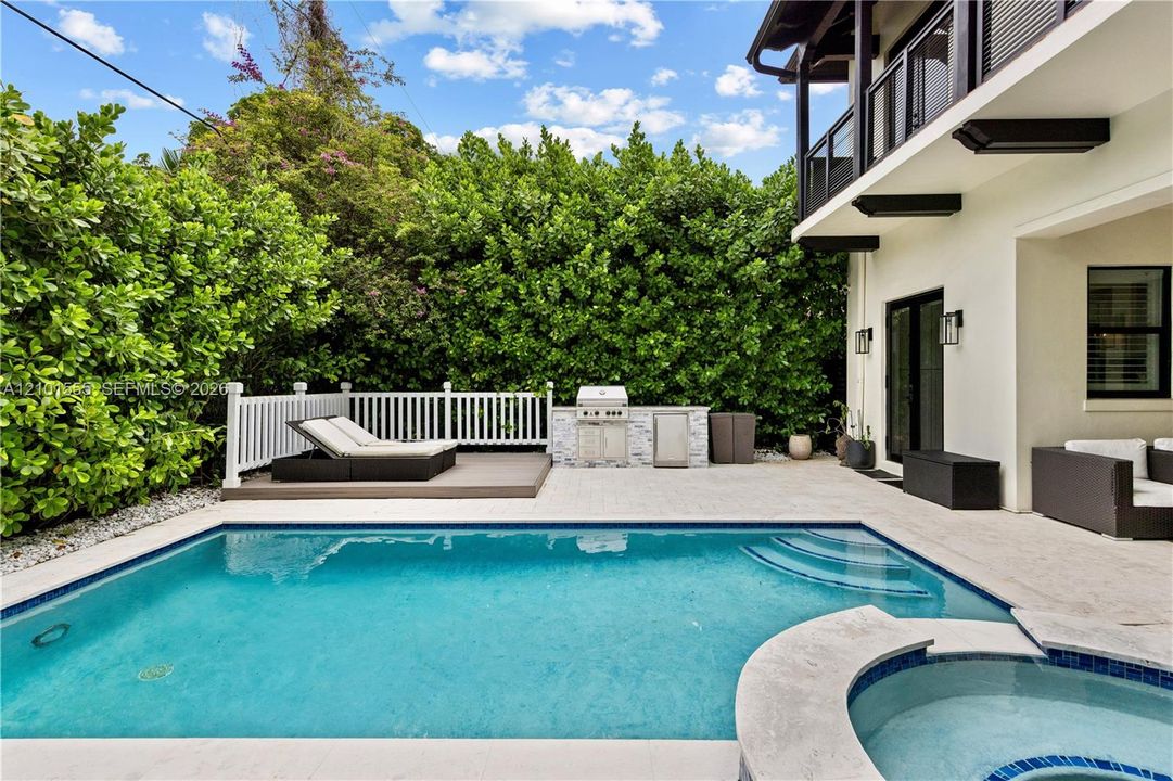 待售: $3,200,000 (4 贝兹, 3 浴室, 2590 平方英尺)