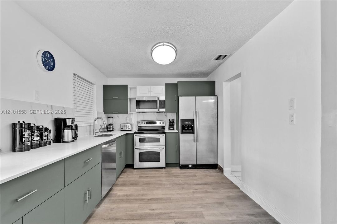 В аренду: $4,500 (4 спален, 2 ванн, 1082 Квадратных фут)