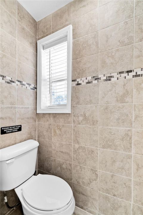 В аренду: $4,500 (4 спален, 2 ванн, 1082 Квадратных фут)