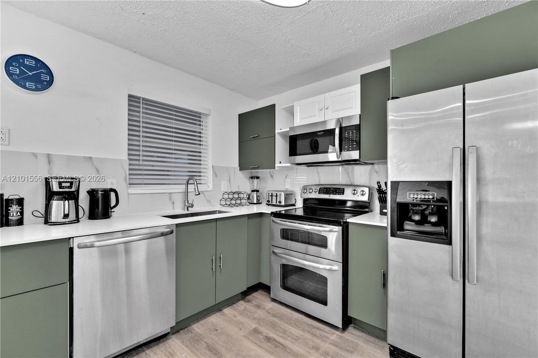 В аренду: $4,500 (4 спален, 2 ванн, 1082 Квадратных фут)