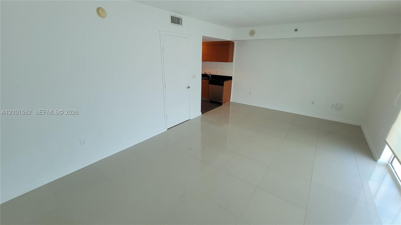 For Sale: $357,000 (0 beds, 1 baths, 567 Square Feet)