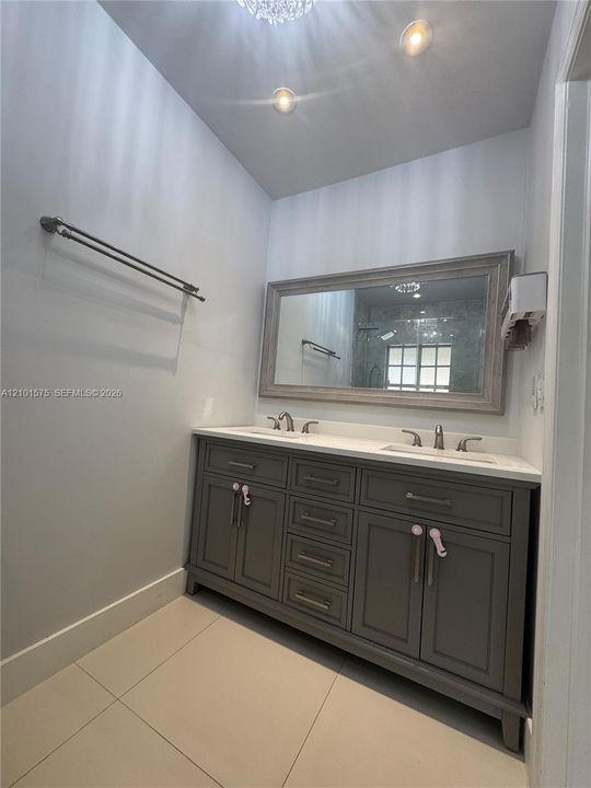 For Sale: $375,000 (2 beds, 2 baths, 1080 Square Feet)