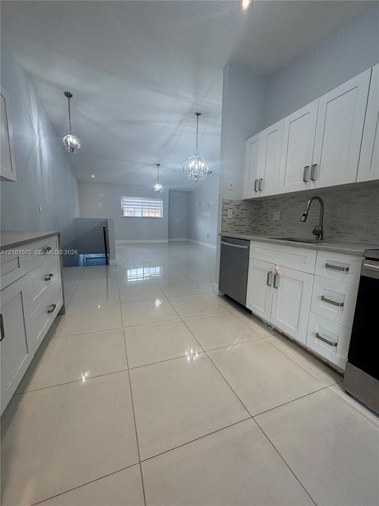 For Sale: $375,000 (2 beds, 2 baths, 1080 Square Feet)