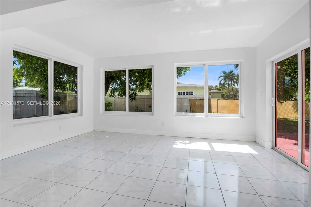 For Sale: $510,000 (3 beds, 2 baths, 1262 Square Feet)