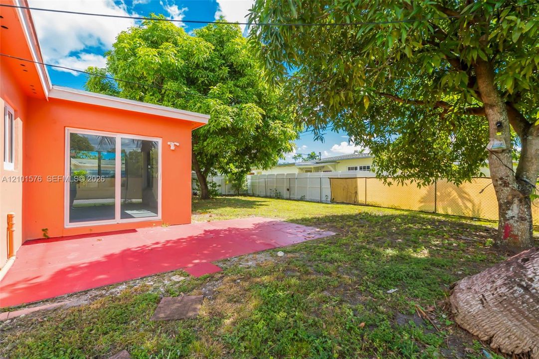 For Sale: $510,000 (3 beds, 2 baths, 1262 Square Feet)