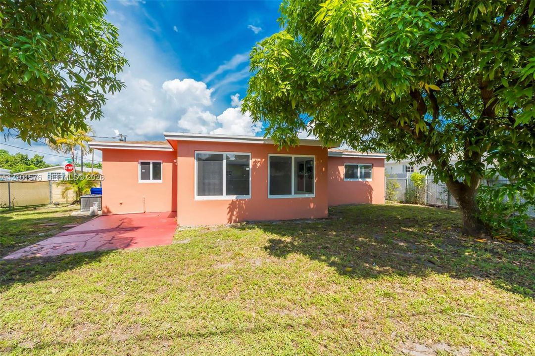For Sale: $510,000 (3 beds, 2 baths, 1262 Square Feet)