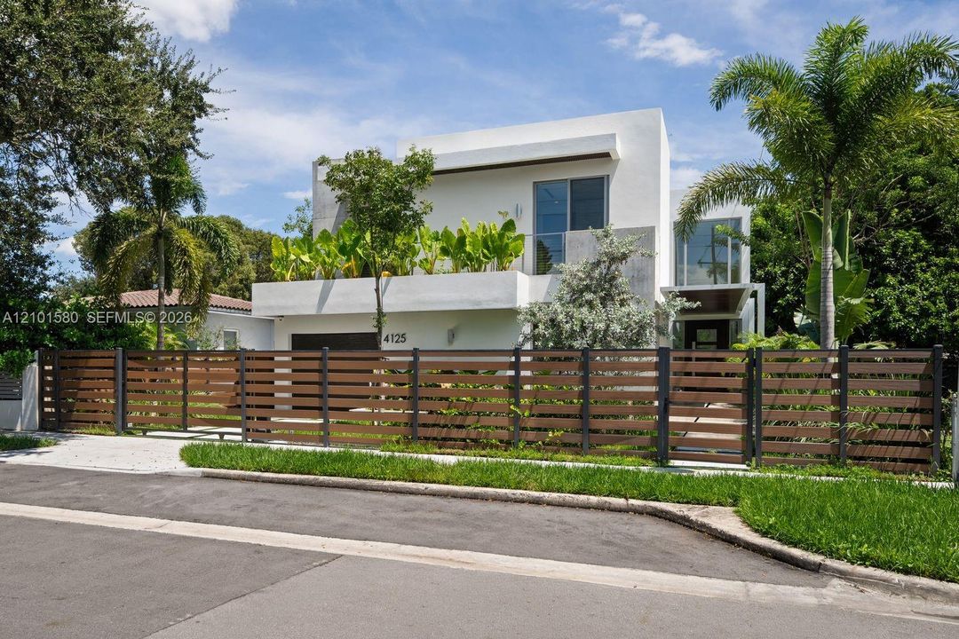 En Venta: $3,300,000 (5 camas, 4 baños, 4328 Pies cuadrados)