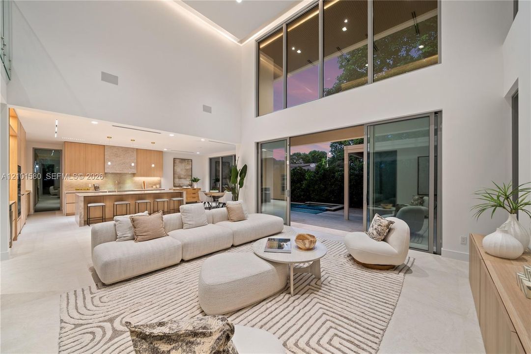 En Venta: $3,300,000 (5 camas, 4 baños, 4328 Pies cuadrados)