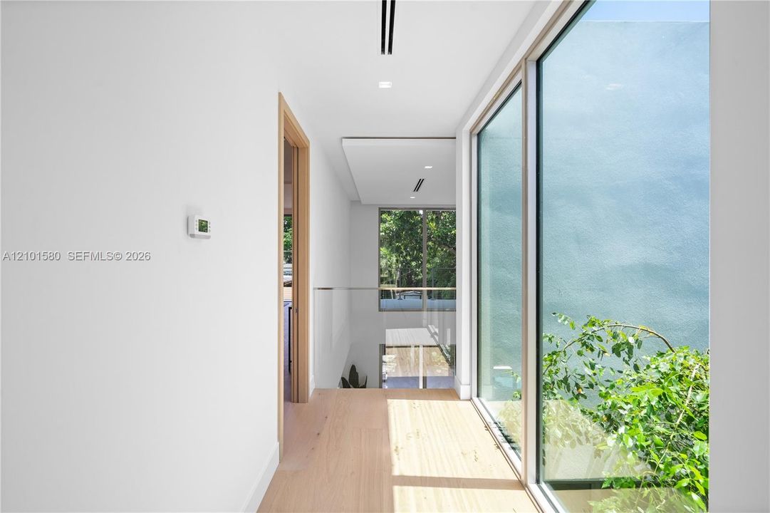 En Venta: $3,300,000 (5 camas, 4 baños, 4328 Pies cuadrados)