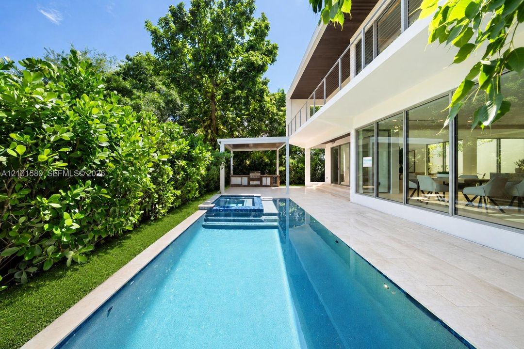 En Venta: $3,300,000 (5 camas, 4 baños, 4328 Pies cuadrados)