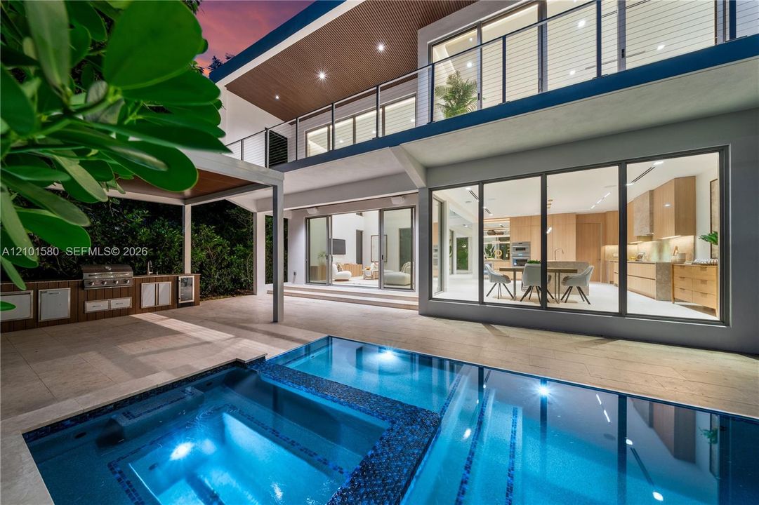En Venta: $3,300,000 (5 camas, 4 baños, 4328 Pies cuadrados)