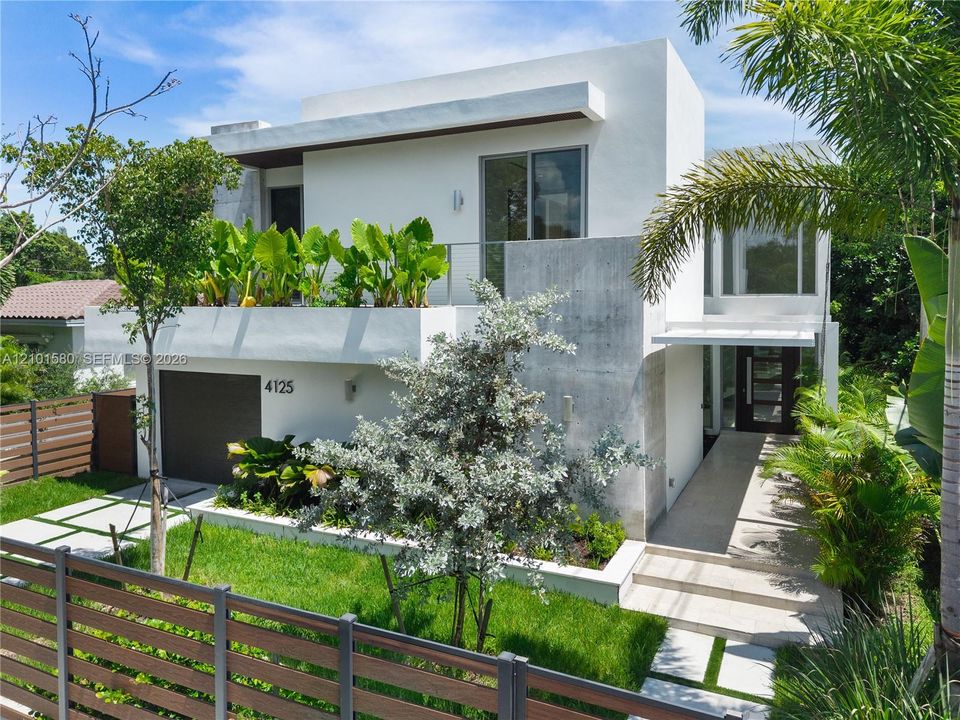 En Venta: $3,300,000 (5 camas, 4 baños, 4328 Pies cuadrados)