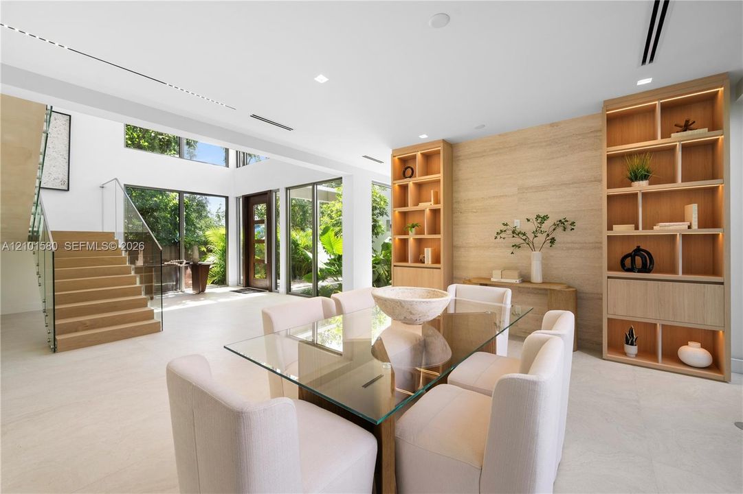 En Venta: $3,300,000 (5 camas, 4 baños, 4328 Pies cuadrados)