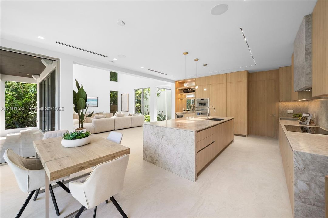 En Venta: $3,300,000 (5 camas, 4 baños, 4328 Pies cuadrados)
