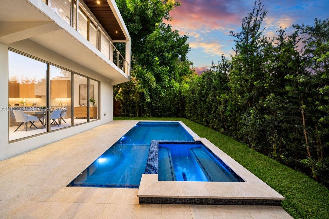En Venta: $3,300,000 (5 camas, 4 baños, 4328 Pies cuadrados)