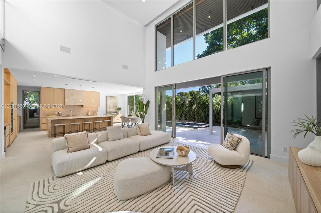En Venta: $3,300,000 (5 camas, 4 baños, 4328 Pies cuadrados)