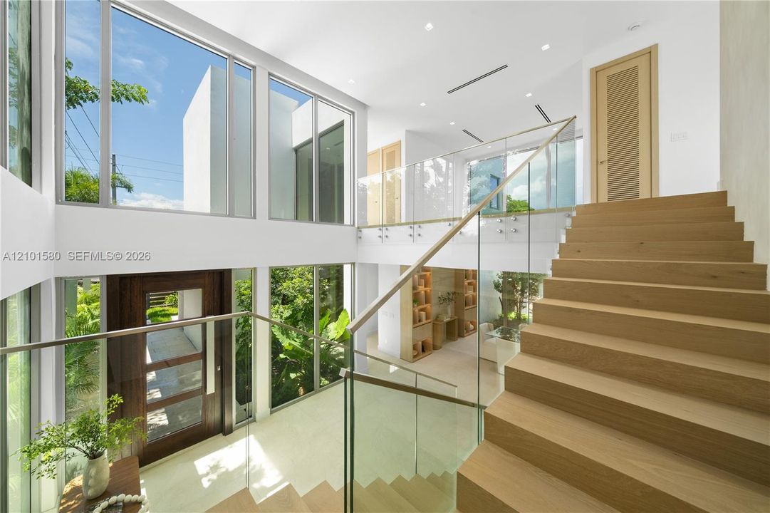 En Venta: $3,300,000 (5 camas, 4 baños, 4328 Pies cuadrados)
