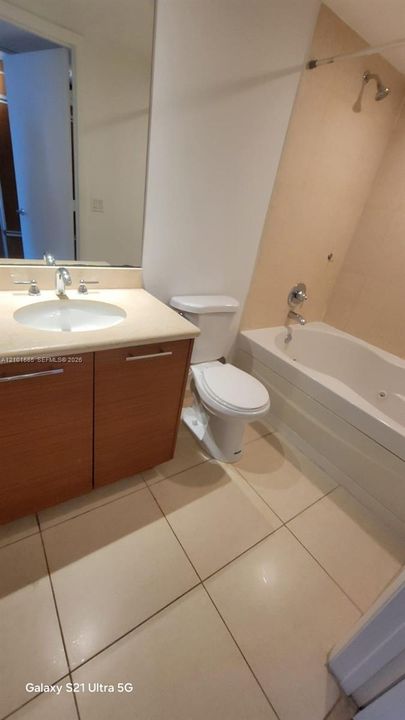 For Sale: $325,000 (0 beds, 1 baths, 567 Square Feet)