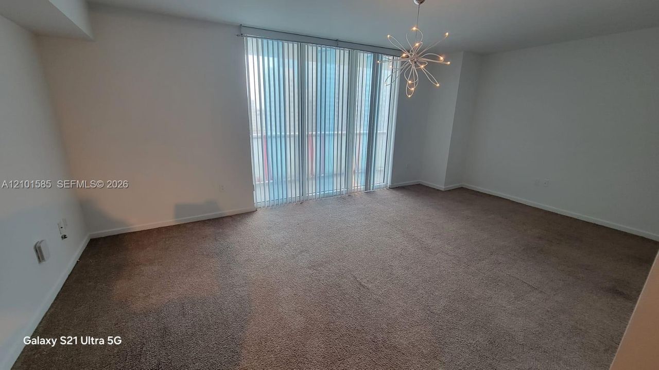 For Sale: $325,000 (0 beds, 1 baths, 567 Square Feet)