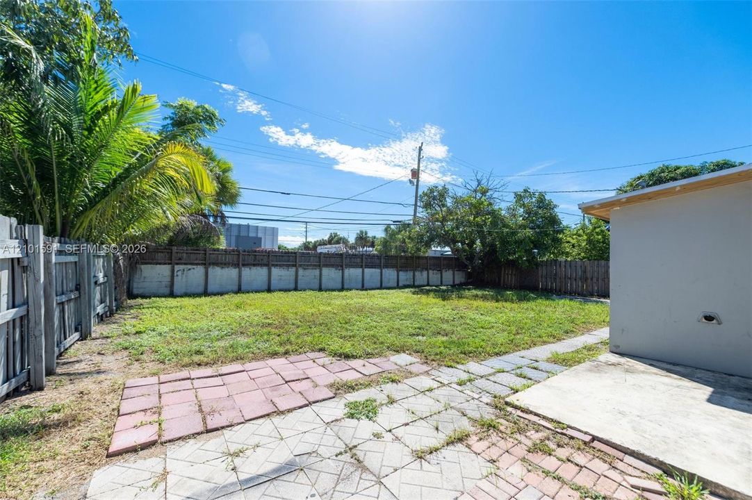 En Renta: $2,250 (3 camas, 1 baños, 800 Pies cuadrados)