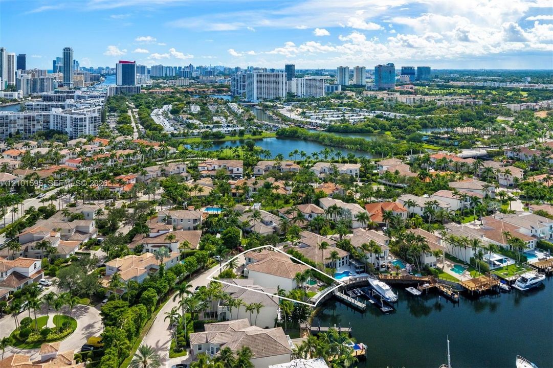 На продажу: $4,350,000 (6 спален, 4 ванн, 4946 Квадратных фут)