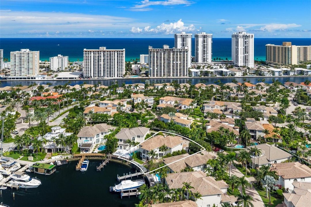 На продажу: $4,350,000 (6 спален, 4 ванн, 4946 Квадратных фут)