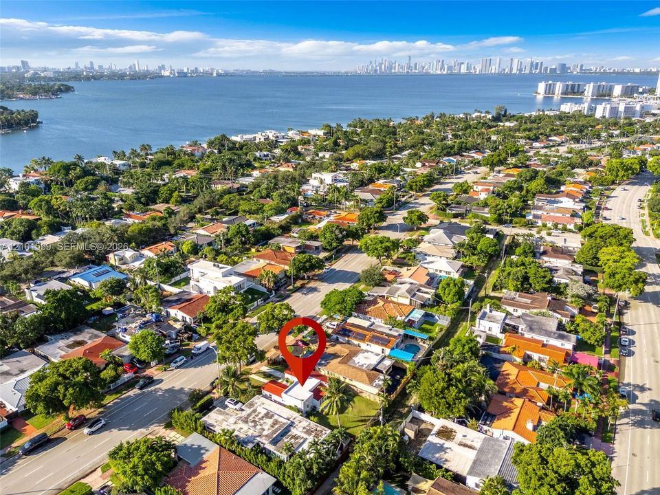 На продажу: $999,000 (3 спален, 2 ванн, 1044 Квадратных фут)