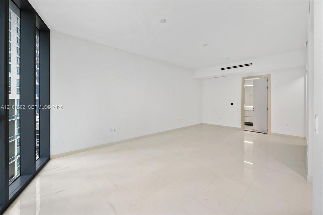В аренду: $5,500 (0 спален, 1 ванн, 618 Квадратных фут)