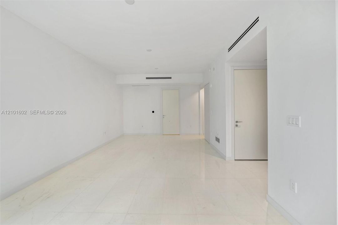 В аренду: $5,500 (0 спален, 1 ванн, 618 Квадратных фут)