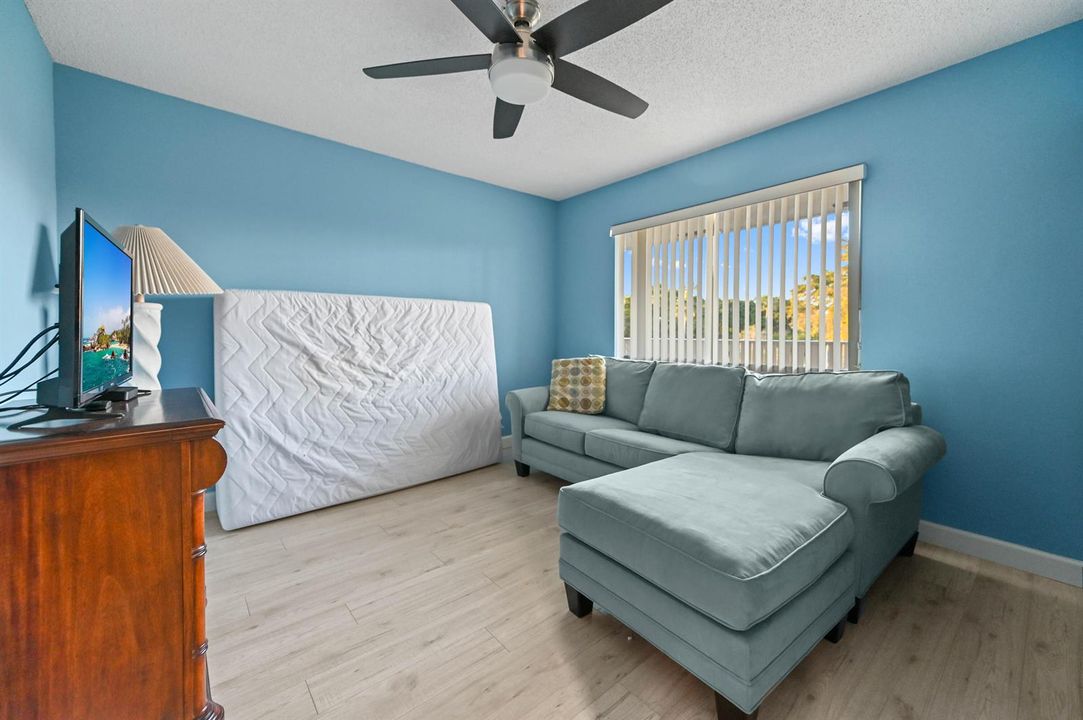 11 Bedroom 02