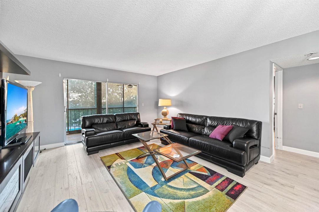 17 Livingroom 02