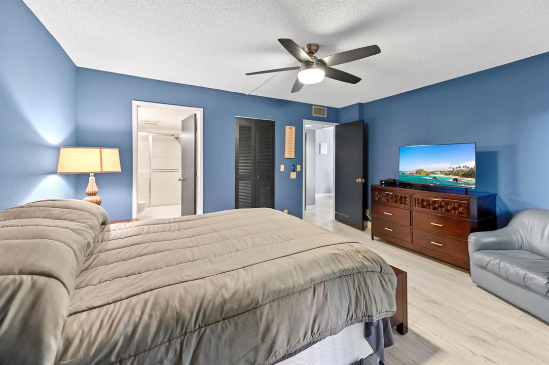 21 Bedroom 01