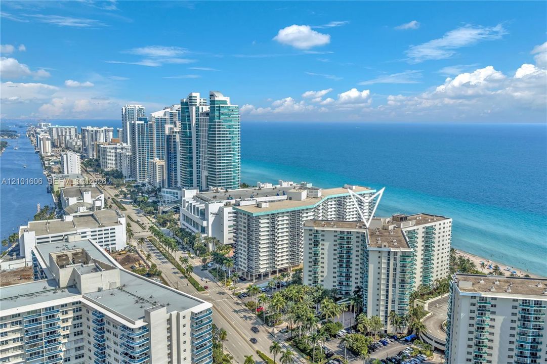 For Sale: $425,000 (1 beds, 1 baths, 789 Square Feet)