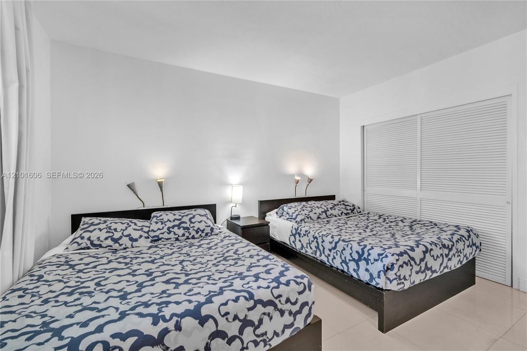 For Sale: $425,000 (1 beds, 1 baths, 789 Square Feet)