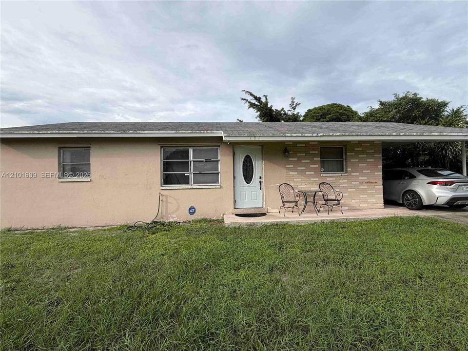 For Sale: $265,000 (3 beds, 2 baths, 1000 Square Feet)