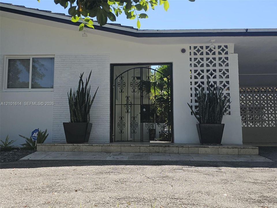 For Rent: $8,500 (3 beds, 2 baths, 1657 Square Feet)