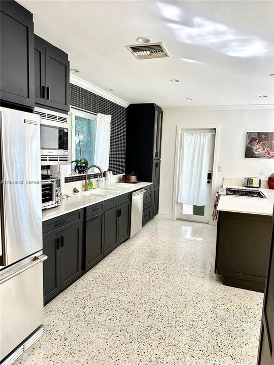For Rent: $8,500 (3 beds, 2 baths, 1657 Square Feet)