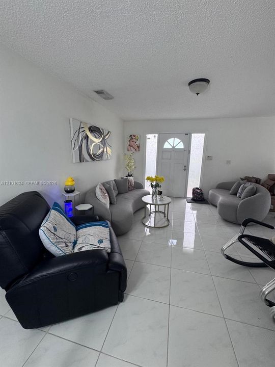 В аренду: $1,850 (1 спален, 1 ванн, 605 Квадратных фут)