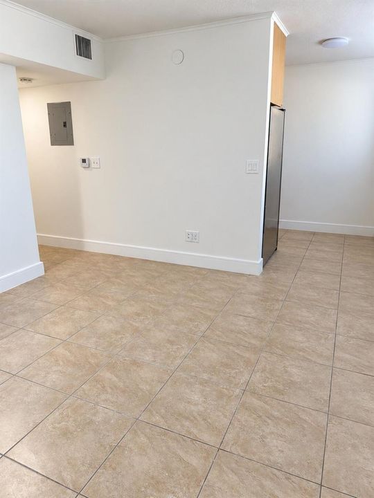 Listing_Interior_08