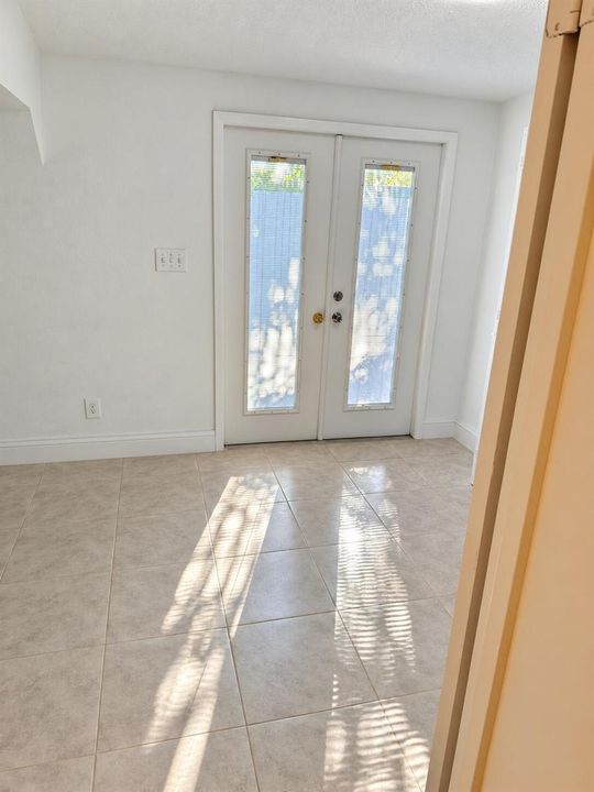 Listing_Interior_03