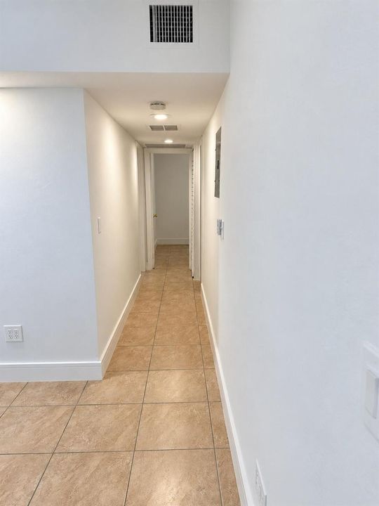 Listing_Interior_09