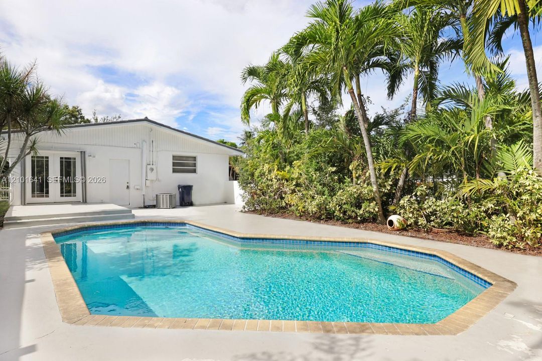 For Rent: $6,000 (2 beds, 2 baths, 1365 Square Feet)