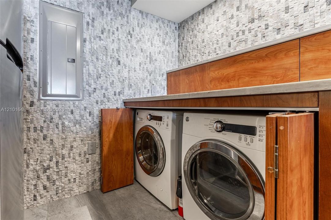 For Rent: $4,100 (2 beds, 2 baths, 1236 Square Feet)