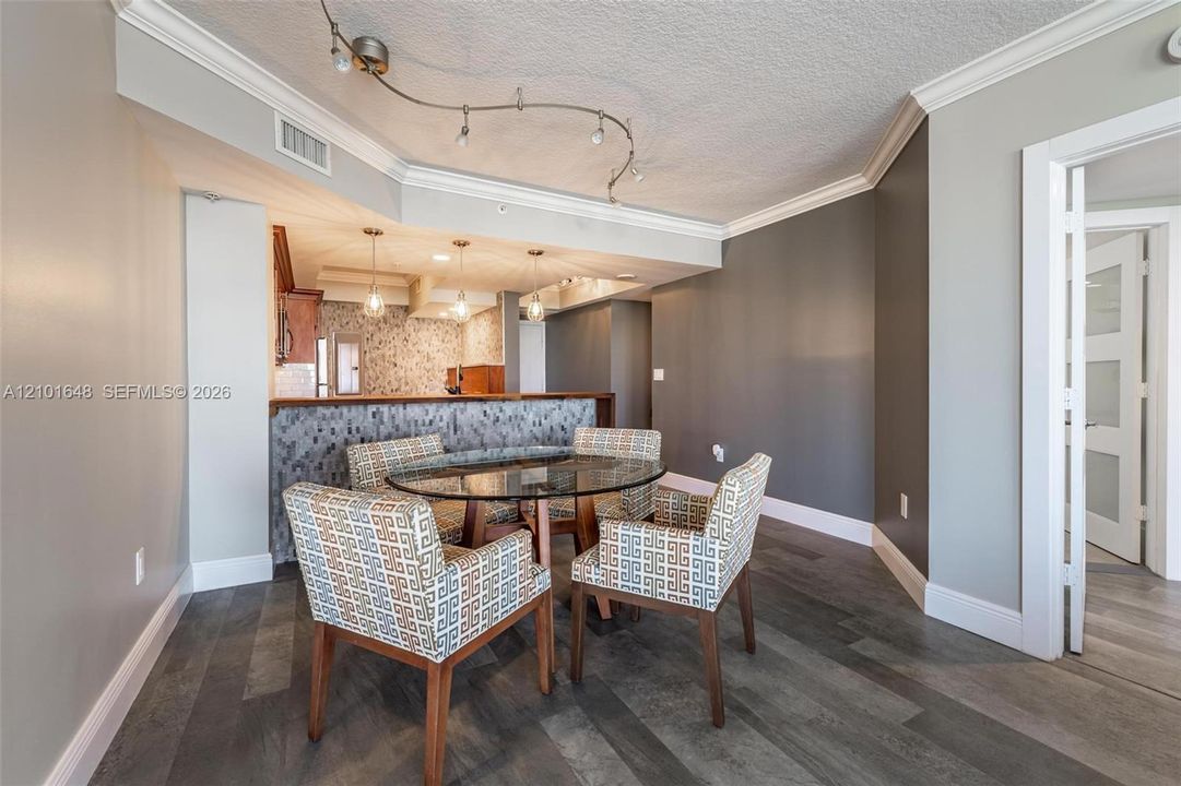 For Rent: $4,100 (2 beds, 2 baths, 1236 Square Feet)