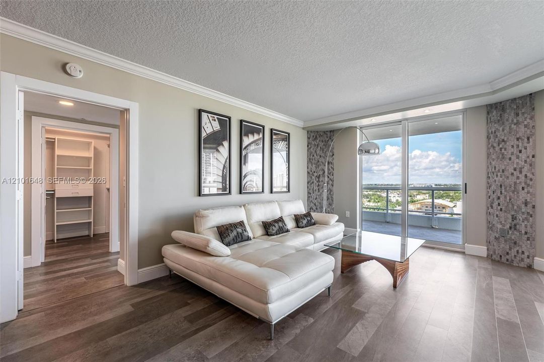 For Rent: $4,100 (2 beds, 2 baths, 1236 Square Feet)